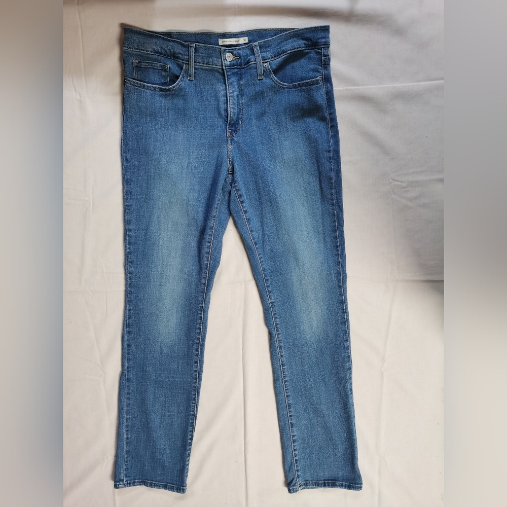 Levi's Women's 314 Shaping Straight Blue Jeans 32